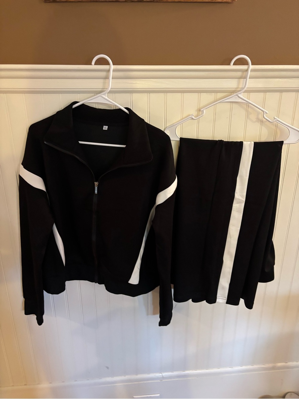 Women’s Black and White 2 piece lounge set
